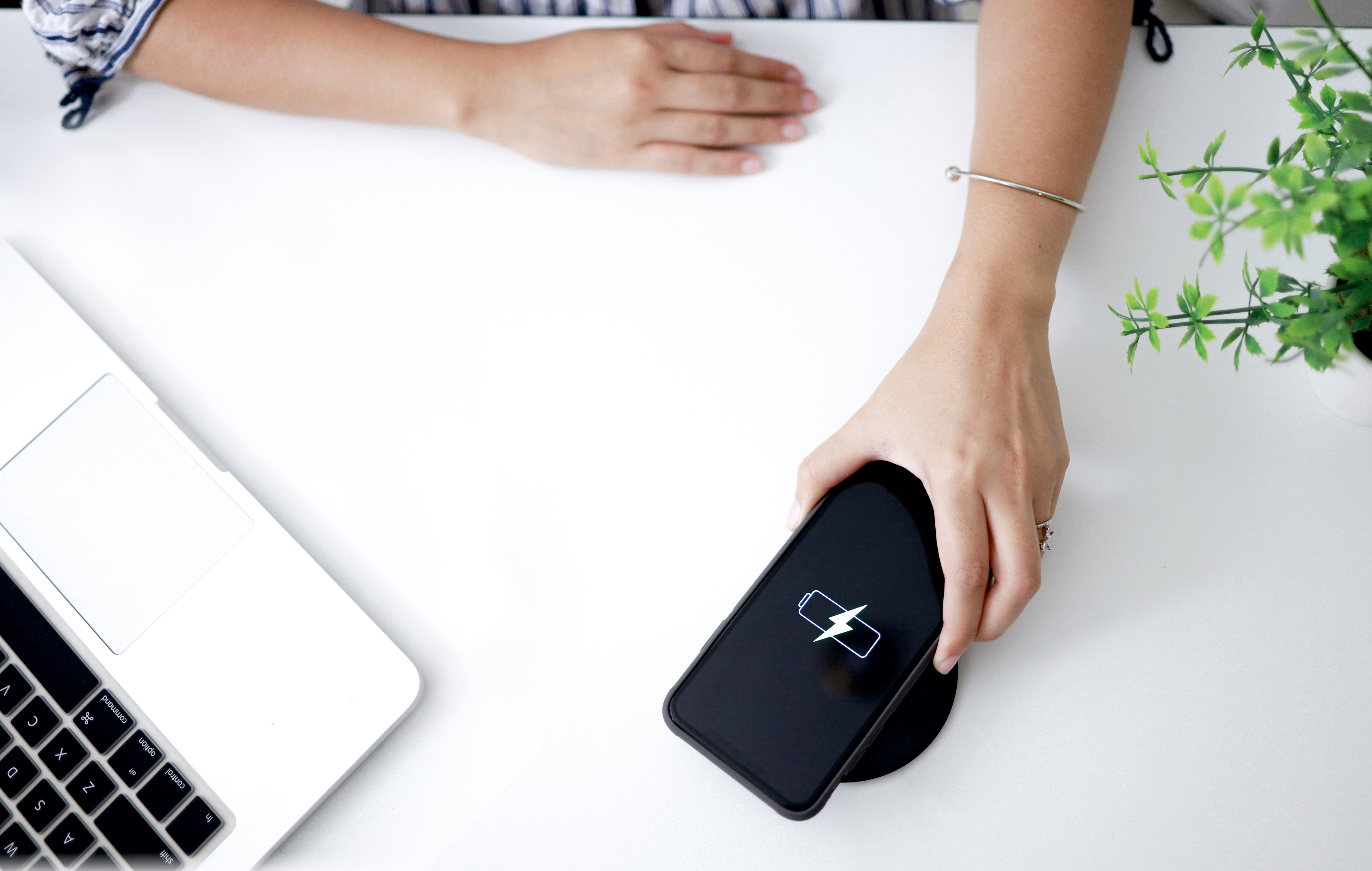 Indukcyjne ładowarki bezprzewodowe